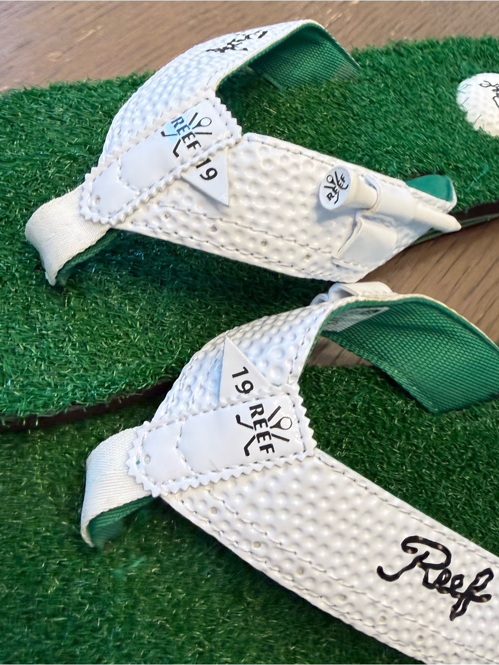 Reef Mulligan II Golf Flip Flops Sandals Turf Grass Bottle Opener Mens SZ 10 - Picture 4 of 13